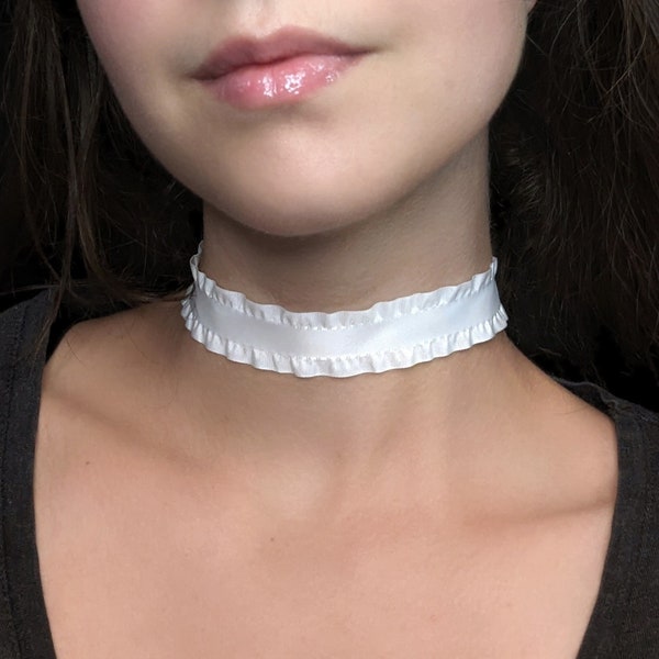 White Ruffle Choker, Dainty Victorian Choker, Kawaii Sweet Lolita Fashion, Angelcore Necklace, Fairycore Jewelry, Frilly Coquette choker