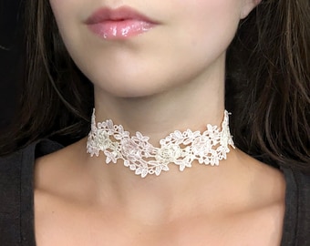 Wide Pink Lace Choker, Ivory Embroidery Rose Necklace, Fairy Floral Cottagecore Necklace, Coquette Victorian Choker, Fairycore Necklace