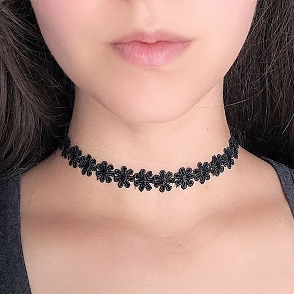 Black Dainty Lace Choker, Minimalist Flower Necklace, 90s Goth Tattoo Choker, Venice Lace, Alternative Jewelry