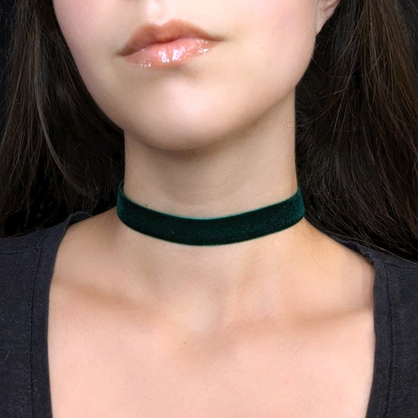 Green Choker Velvet Necklace, Dark Forest Green, Elven Fae Fairycore Necklace, Whimsigoth Jewelry, Gothic Necklace