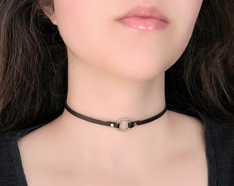 Kleine O Ring Choker, Dünne Leder Choker, Vegan Wildleder Kette, Dunkel Brauner Choker Kragen, 90er Jahre Gothic Choker, O Ring Halskette