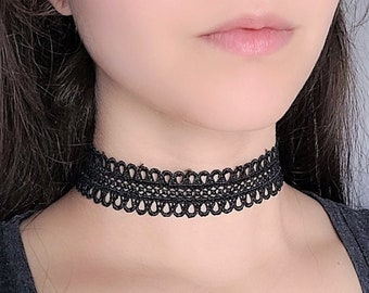 Allereya Collana Girocollo con Cordino Nero Punk Collana con Ciondolo Croce Nera Collana Girocollo in Pizzo Elasticizzato Collana con Tatuaggio in Pizzo Elasticizzato Gioielli per Donne e Ragazze