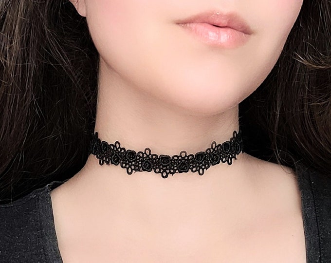 Black Lace Choker, Dainty Flower Necklace, Lacy Gothic Choker, Floral Embroidered Victorian Necklace, Goth Jewelry