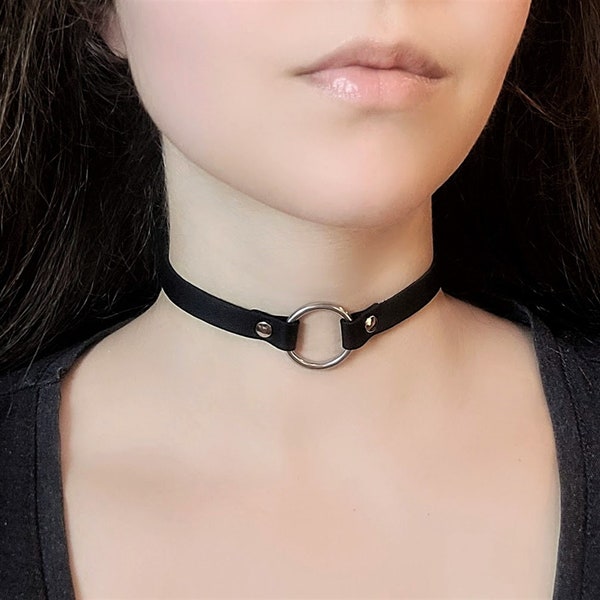 Black O Ring Choker, Gothic Leather Choker Collar, Studded Faux Leather Necklace, Punk O Ring Necklace, 90s Goth Jewelry