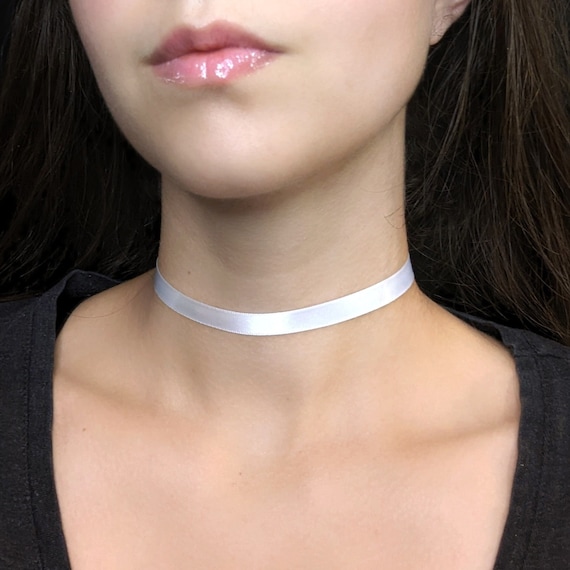 White thin choker discount