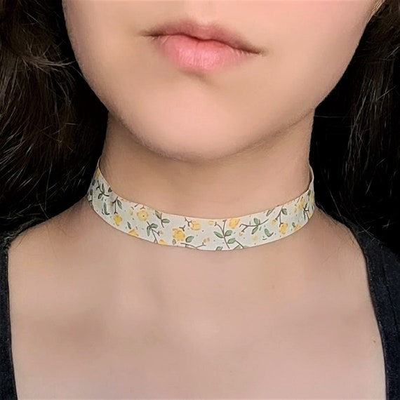 Yellow Flower Choker, Cute Wildflower Necklace, Cottagecore Nature Necklace, Yellow Floral Choker, Fairycore Jewelry