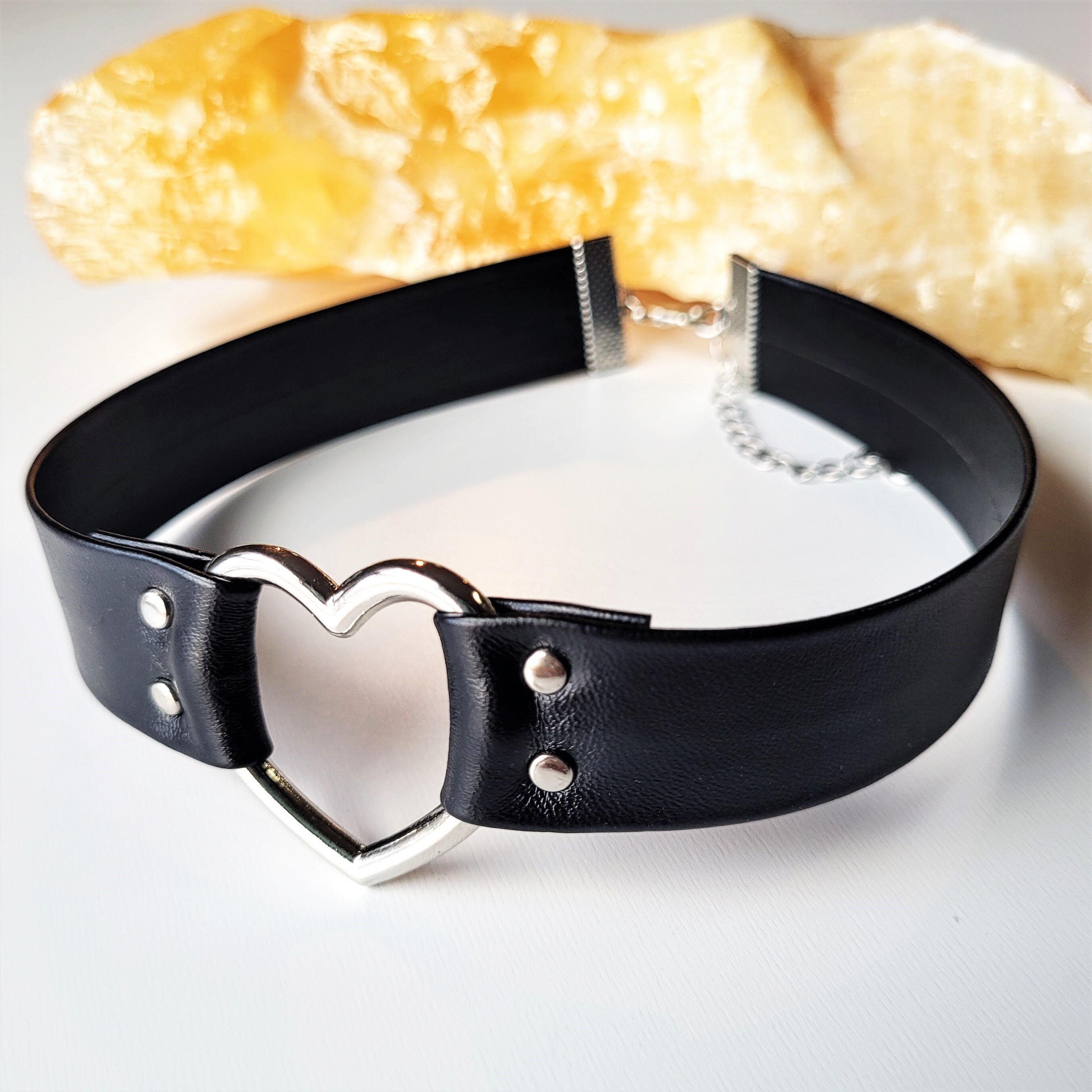 OIDEA Leren choker voor dames, 2 stuks, punk, rock, leren ketting van fluweel met hart, zwart, sieraden, cadeau voor vrouwen en meisjes, Leer fluweel Metaal, Geen edelsteen