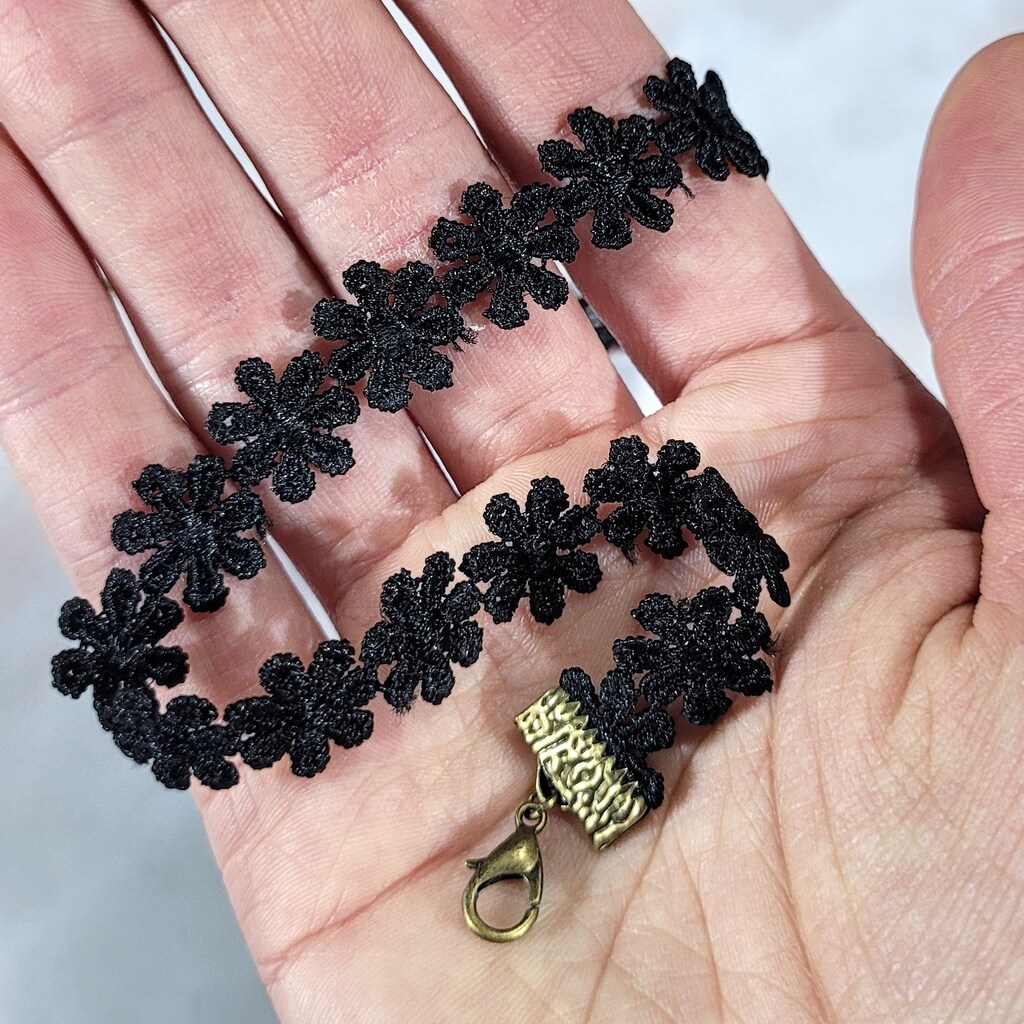 Collana Girocollo Gotica In Pizzo Nero Con Fiore E Cuore - Gioiello Vintage Per Donna