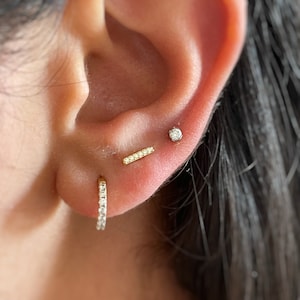 Pendiente de barra de oro con diamantes en miniatura, pendiente de barra de oro, pendientes de barra diminuta, pendiente de diamante para cartílago, pendientes de hélice