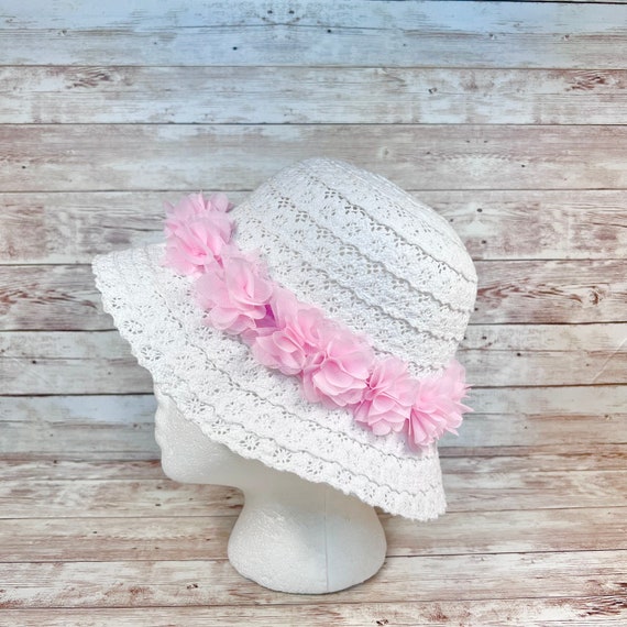 Elegant Pink and White Lace Women\'s Hat Great Gatsby cloche hat made of off-white cotton and pink  main image 2