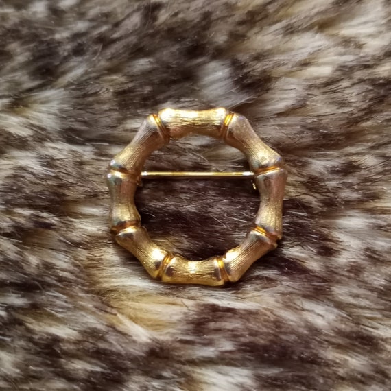 VTG Sarah Coventry Bamboo Gold Circle Brooch Pin … - image 1