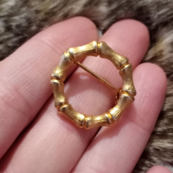 VTG Sarah Coventry Bamboo Gold Circle Brooch Pin … - image 3