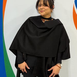 Sephora Kuscheliger schwarzer Peruanischer Alpaka Wrap Schal Cape Poncho Ruana.