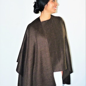 Samanta  Brown  Unisex Cozy Peruvian Baby Alpaca Wrap Shawl Cape Poncho Ruana.
