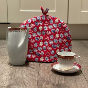 Christmas TEA COSY  Teapot Cover for a Cottage Retro Kitchen Red White Christmas Cotton
