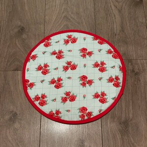 AGA Hob Lid Mat Pad Round Hob Cover With Straps Eco friendly Cotton Washable Reusable Red Roses