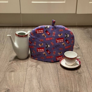 TEA COSY  Teapot Cover for a Cottage Retro Kitchen London Cab