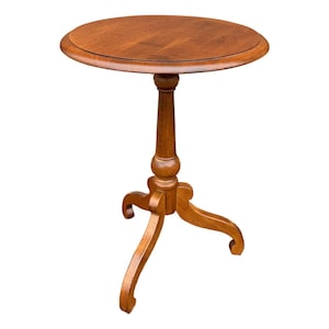1990s Ethan Allen Country Crossings Traditional Farmhouse Solid Maple Candle Stand Side Table (17-8415 Cinnamon)