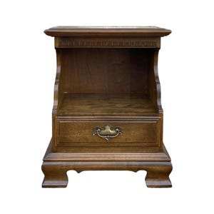 1970s Ethan Allen Classic Manor Traditional Solid Maple Nightstand (15-5206)