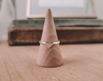 Anel delicado com coração de prata ou ouro