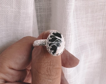 Witte buffelring met ring en gegraveerde band