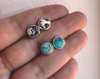 Brincos de turquesa em prata ou ouro, modelo White Buffalo.