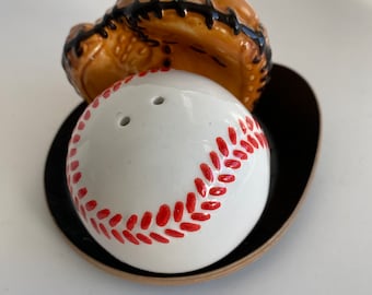 Salero y pimentero con bandeja en forma de guante y pelota de béisbol vintage de los años 80