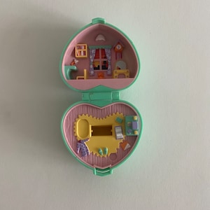 1990s Vintage Polly Pocket Midge's Bedtime Compact Bluebird Toys Brinquedo em forma de coração colecionável