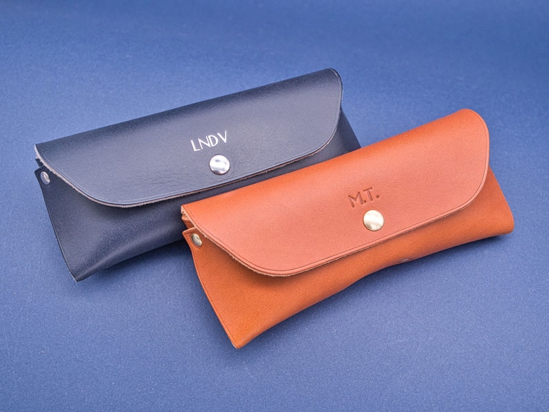 Etui à lunettes en cuir personnalisé, cadeau parfait avec monogramme fait à la main en France Marron image 8