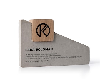 Premio personalizado de hormigón y roble: trofeo de reconocimiento moderno grabado.