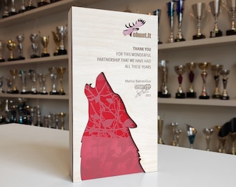 Trofeo in legno tagliato al laser, targa in acrilico incisa, premio personalizzato