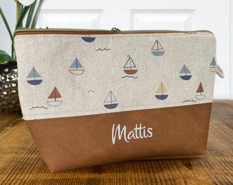 Children's wash bag for boys with names, waterproof inside. Personalization with EMBROIDERY. Very high quality wash bag. Motif sailing ship