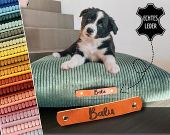 Hoogwaardig hondenbed, 20 kleuren, gepersonaliseerd met echt leren riemen, 3 maten, gecertificeerde corduroy stof “huisdiervriendelijk”