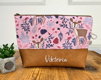 Children's toiletry bag for girls with name, waterproof inside. Personalization with EMBROIDERY. Very high quality wash bag. Pink deer motif