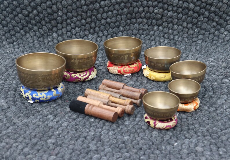 Handade Tibetan Etched Singing Bowl Set With Case U2013 Editation Bowl &ap; Sound Bowl With Cushion