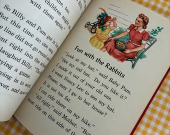 Beautiful vintage 1952 reading primer! Great condition, fun pictures!