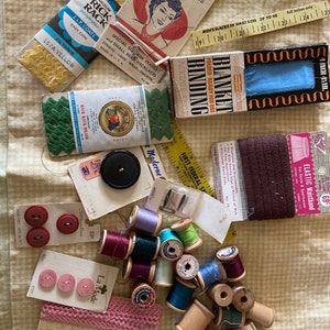 Fun grab bag of vintage sewing wooden spools and notions!