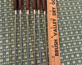 Vintage set of 6 fondue forks with different colored knobs at end. Good vintage condition.