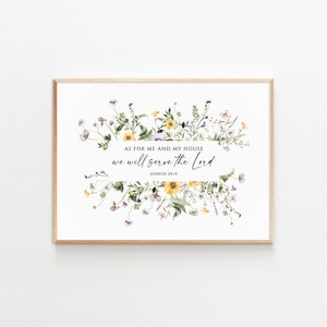 以下が含まれることがあります： 黄色と紫の花が咲く水彩画のプリント。プリントには「As for me and my house, we will serve the Lord. Joshua 24:15」というテキストが含まれています。