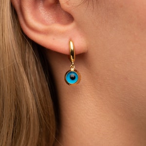 Pendientes colgantes de mal de ojo - Pendientes de aro IRIS Huggie - Pendientes de mal de ojo - Joyería de mal de ojo - Pendientes de ojo delicado - Joyería de protección