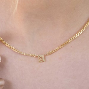 Collar inicial inglés antiguo de oro de 14 quilates o plata de ley de 925 k - Collar inicial gótico - Collar personalizado - Collar de fuente en inglés antiguo