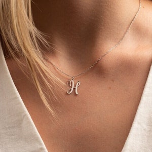 Collar inicial con mariposa - Collar inicial de oro de 14K - Collar inicial - Collar de letras - Collar delicado - Collar de mariposa
