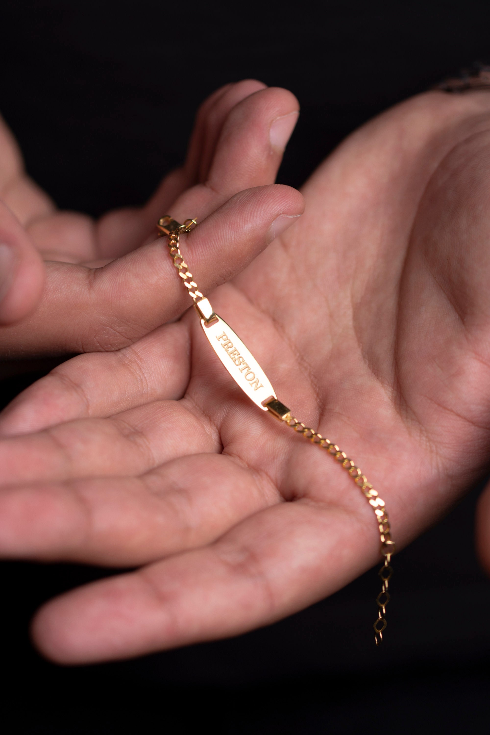 Sheeny Inaaya Gold Name Bracelet