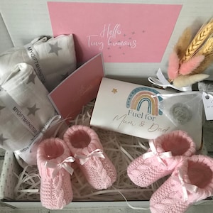 Regalo para niñas gemelas - Regalo para gemelas - Niñas gemelas - Juego de regalo para bebé - Regalo para baby shower de niña - Cesta de maternidad - Regalos para bebé nuevo.