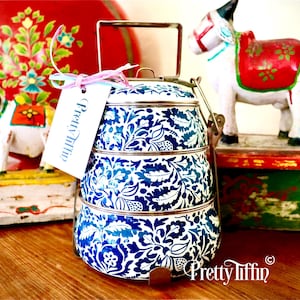 Beautiful lunch box 
Tiffin lunchbox.
Traditional Tiffin 
William morris 
Morris and Co.  
Arts and Crafts 
Sustainable Lunchbox