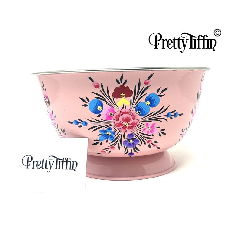 Pink serving bowl  
Salad bowl 
Mixing bowl, 
Vintage serving bowl  
pink kitchen accessories