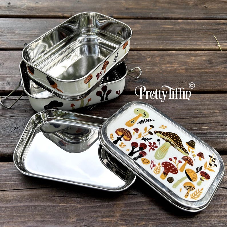 Bento lunchbox. 
compartment lunchbox. 
lunchbox with separate compartments