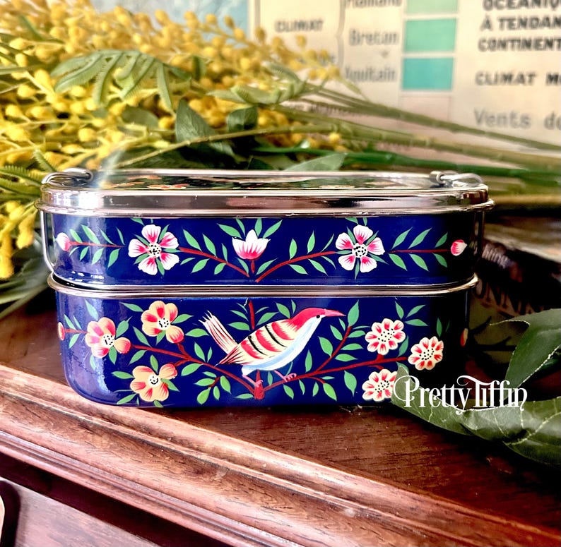 Beautiful lunchbox. 
three compartment lunchbox. 
eco snack tin 
stainless steel lunchbox