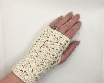 White lace fingerless gloves