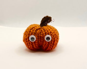 Mythi'kins, cute little yarn pumpkins with googly eyes